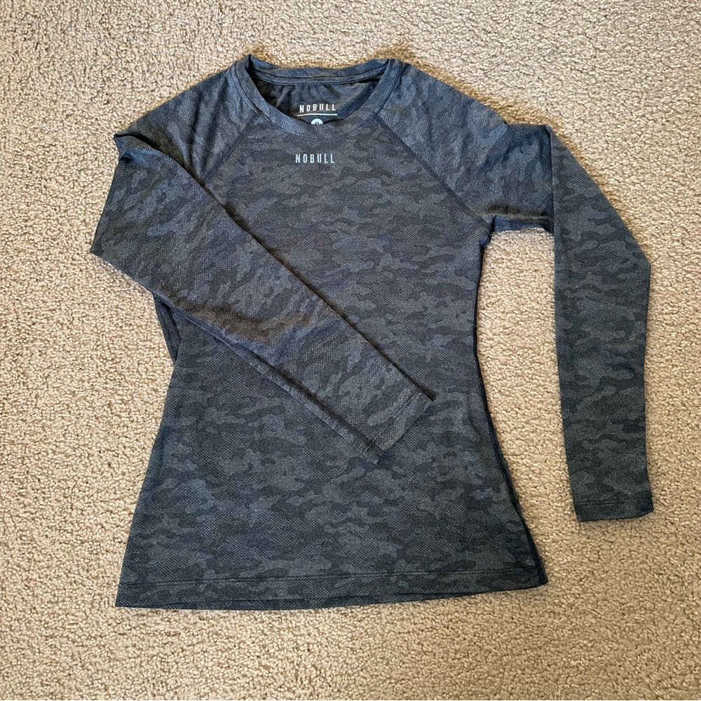 NOBULL Lightweight Textured Long Sleeve Tee- small